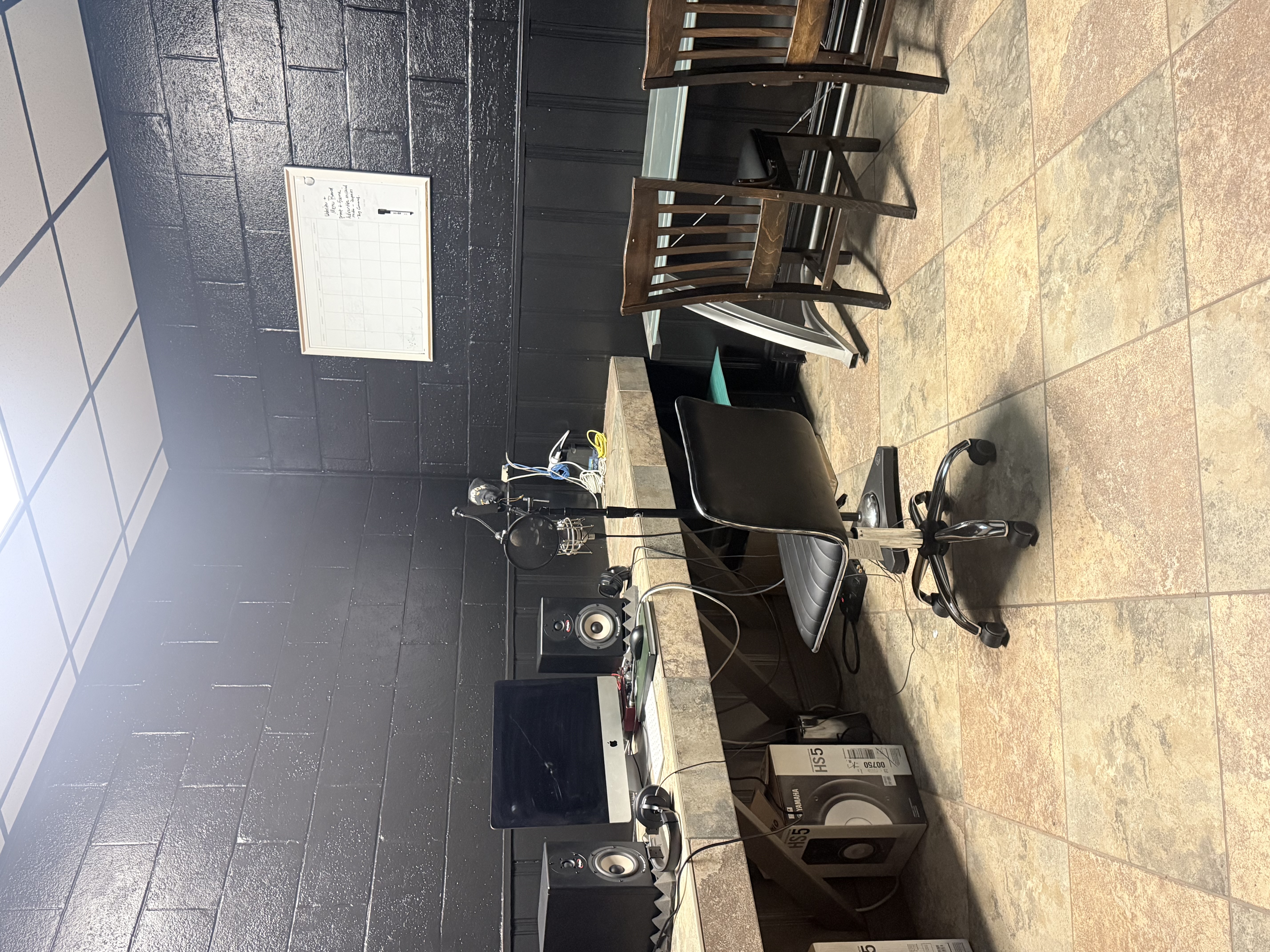 High-ceiling photo studio